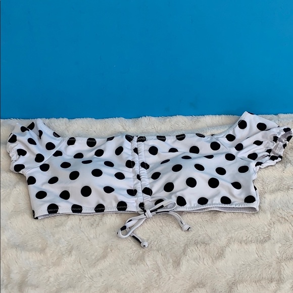 Two piece Bikini set with off shoulder top. - Picture 2 of 5